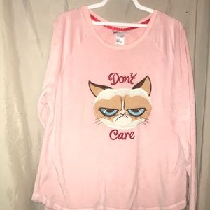 VERY soft grump cat shirt